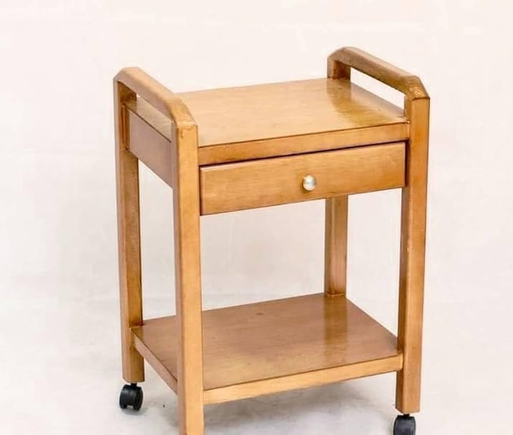 طاولة خشبية